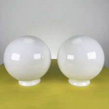 coppia di paralumi a boccia in vetro opalino