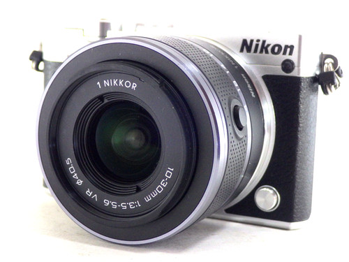 Nikon fotocamera - j5,