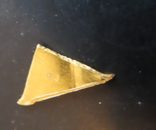Pezzo triangolare oro puro - in,