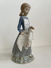 RARA - STATUINA VINTAGE LLANDRO NAO GIRL HOLDING WHITE GOOSE FATTA A MANO IN SPAGNA