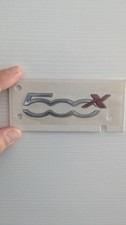 FIAT 500X LOGO FREGIO APERTURA PORTELLONE POSTERIORE MANIGLIA OE 51945106