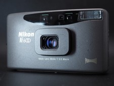 RARA fotocamera grigia Nikon
