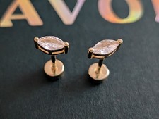 Orecchini a perno a goccia con