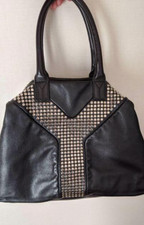 [Ecc+5] Borsa Yves Saint