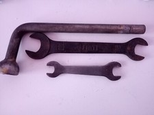 Attrezzi chiavi per auto