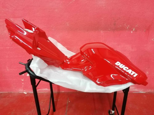 Serbatoio colore rosso - colore,