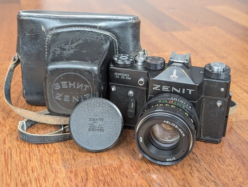 Macchina fotografica zenit - zenit, ttl
