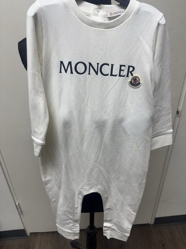 Moncler pezzo unico crescita