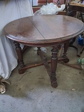 Antico tavolo rotondo fisso in