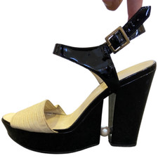 Sandalo Chanel monocromatico