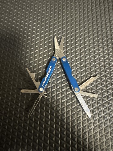 Coltello multiutensile