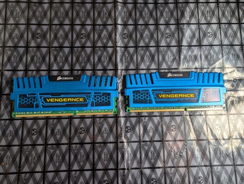 Corsair vengeance 2 x 8 - 16,