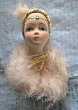 # BACK2eBAY CAPODIMONTE CERAMICA N Corona STATUINA MEZZOBUSTO  cm 14x9 - USATO