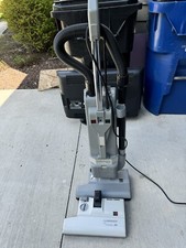 Aspirapolvere verticale