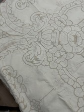 Tovaglia ricamata a mano