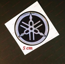 Stemma logo decal YAMAHA, adesivi resinati, effetto 3D Colore: nero diametro 5cm