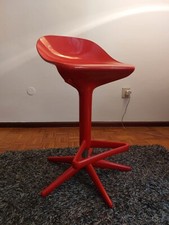 Kartell sgabello Spoon rosso. Designer: Antonio Citterio. Usato