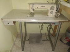 vendo macchina da cucire con tavolo e motore monofase pari al nuovo