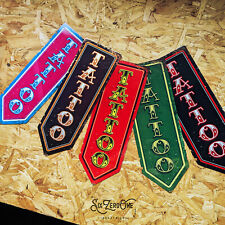 Insegna in metallo freccia tatuaggio. Varie colorazioni su studio alluminio bianco/argento