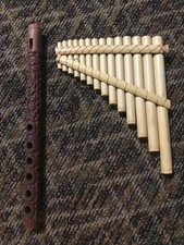 Flauto in legno intagliato