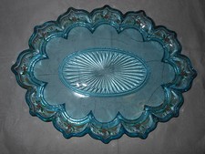 Vassoio vetro azzurro bordo oro piccoli fiori dipinti a mano. cm. 32,5x24 V5 ^