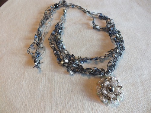 Collana all uncinetto - collana, scala