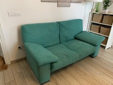 Divano verde in alcantara