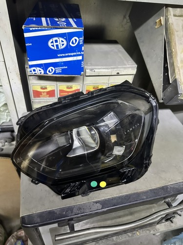 Faro anteriore sinistro - anteriore,