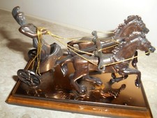 BIGA ROMANA PICCOLA IN BRONZO A DUE CAVALLI SU BASE DI VETRO OTTIMO STATO