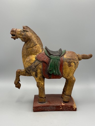 Antica scultura cavallo primi