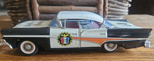 Auto della polizia pattuglia