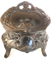 Antico portagioie in peltro -