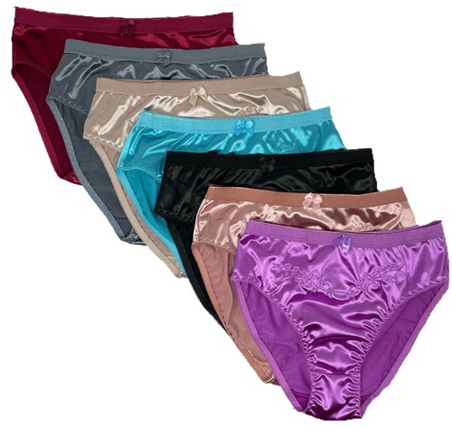Bikini raso stile sissy - in,