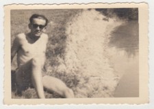 Sexy bello giovane uomo senza