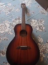 chitarra acustica amplificata per mancini