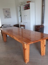 Bellissimo tavolo in legno massello di pino da 12 posti 