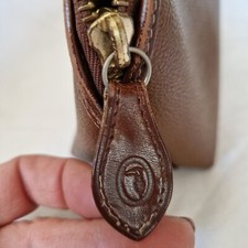 Pochette in pelle marrone