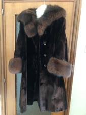  Pelliccia di lontra con collo e polsi in visone fodera in raso