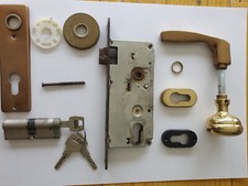 Serratura per porta in legno + accessori vari marca AGB in finitura OTTONE