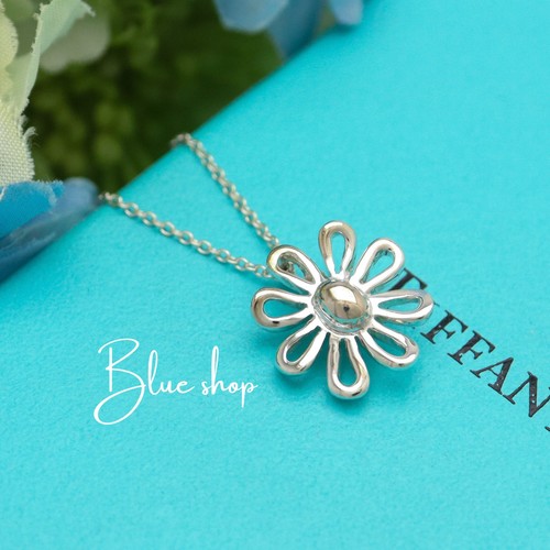 Collana con ciondolo fiore