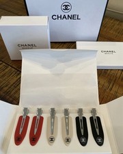 CHANEL Beauty Fermaglio per