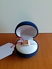 Anello d'oro con topazi e swarovski
