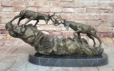 Due Grande Fighting Cervi