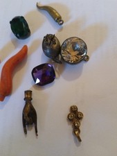 Antichi Ninnoli, oggetti e pietre In Vari  materiali....corallo...