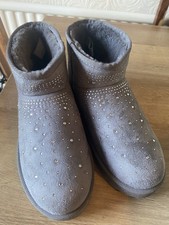 Stivali donna pelliccia colore