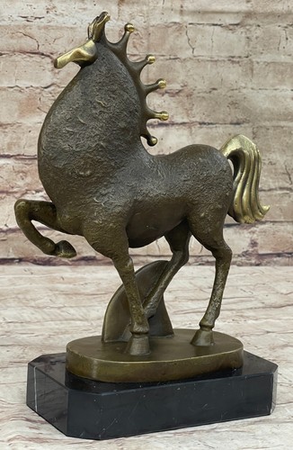 Scultura cavallo astratta - di,