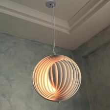 Elegante lampadario a cerchi