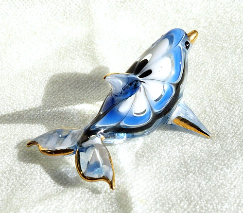 Statuina delfino blu fatta - , a