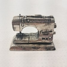 Miniatura dettagliata, soprammobile fermacarte di una macchina da cucire Singer