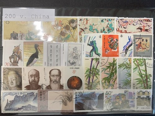 200 francobolli cinesi